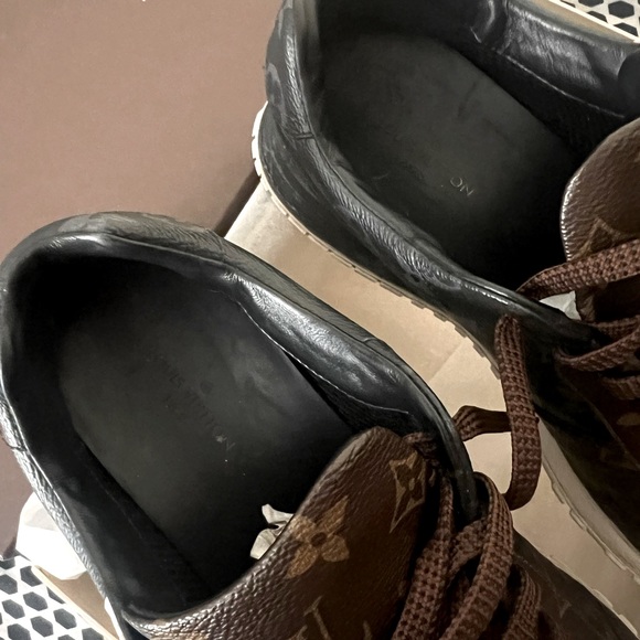 LV Runaway Tri Color Sneaker Size (LV 8) US 9 Pre Owned! - Picture 9 of 10